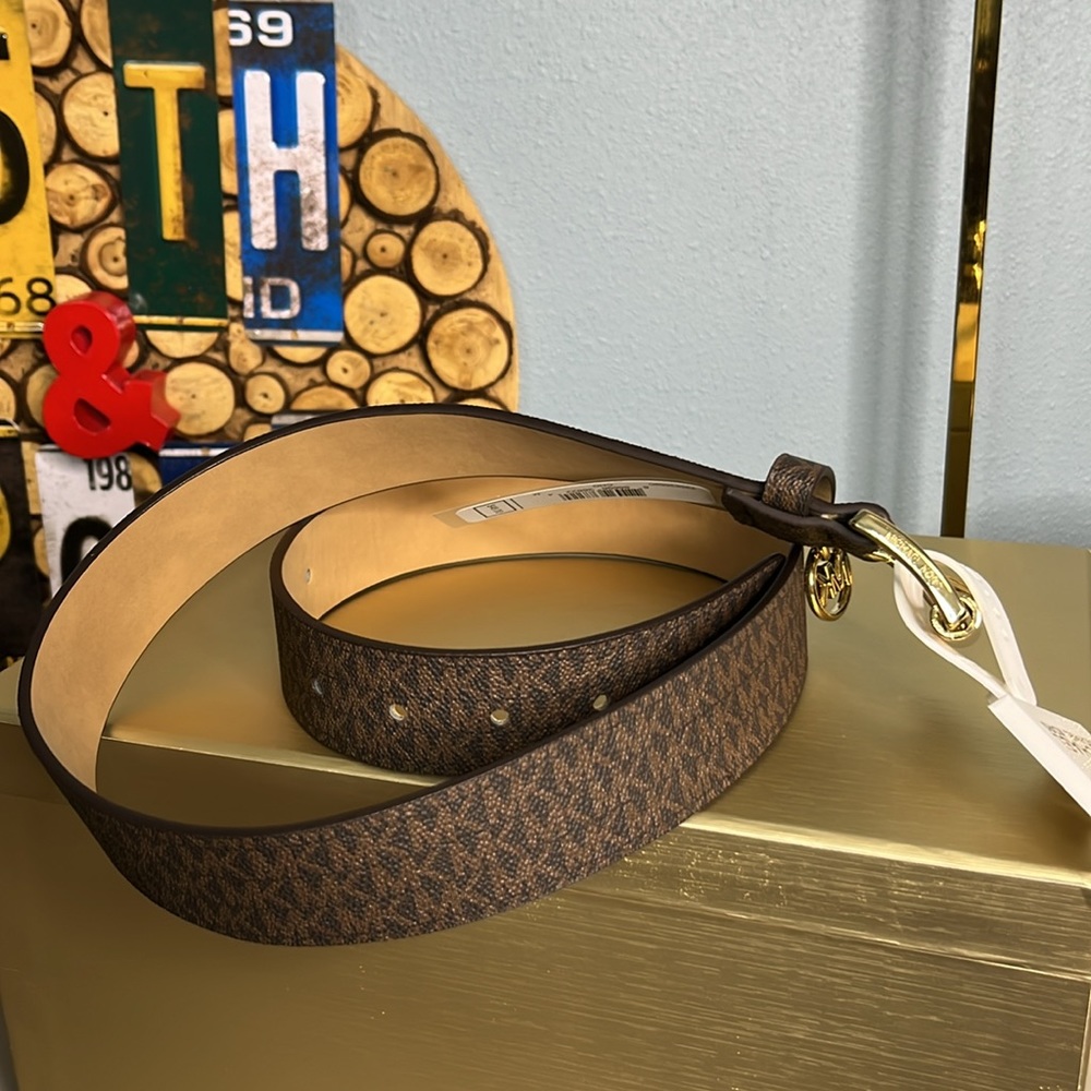 Michael Kors MK Logo Belt - Picture 3 of 6